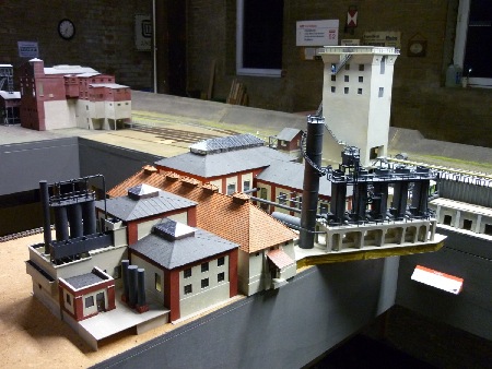 MEC Stadthagen: Segmentkästen Georgschacht: Stellprobe Sulfatfabrik, Salzlager und Ammoniumfabrik. März 2013 