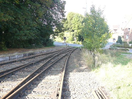 MEC Stadthagen: Bahnhof Steinbergen: Dreiwegeweiche in der Bahnhofseinfahrt Richtung Stadthagen. Zustand Okt. 2009