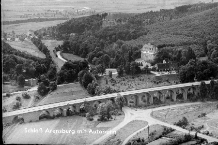 MEC Stadthagen: Schaumburger Steinbrüche: Links unten im Bild die Brecheranlage 1950. Mit freundlicher Genehmigung der Firma CeKaDe