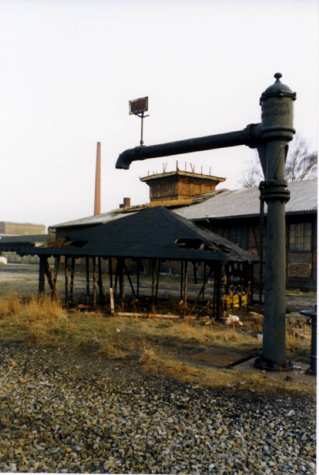 MEC Stadthagen: Stadthagen-West: Lokschuppen Nordseite im April 1987. Quelle: HW Urlaub