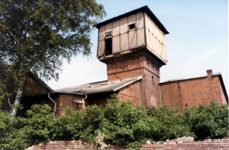 MEC Stadthagen: Stadthagen-West: Lokschuppen Südseite im Mai 1985. Quelle: HW Urlaub